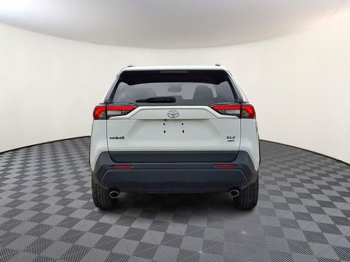 Ice 2024 Toyota RAV4 XLE