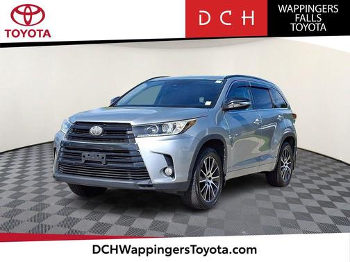 Celestial Silver Metallic 2017 Toyota Highlander SE