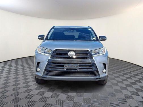 Celestial Silver Metallic 2017 Toyota Highlander SE