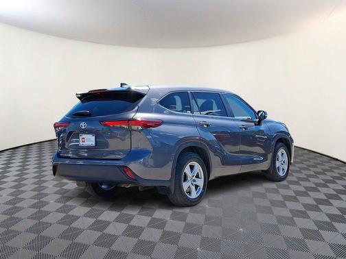 Magnetic Gray Metallic 2023 Toyota Highlander LE