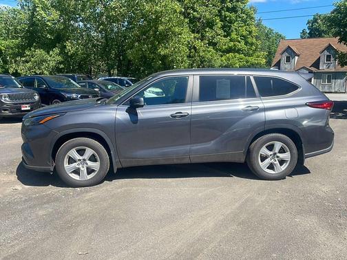 Magnetic Gray Metallic 2023 Toyota Highlander LE