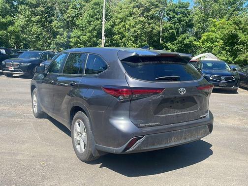 Magnetic Gray Metallic 2023 Toyota Highlander LE