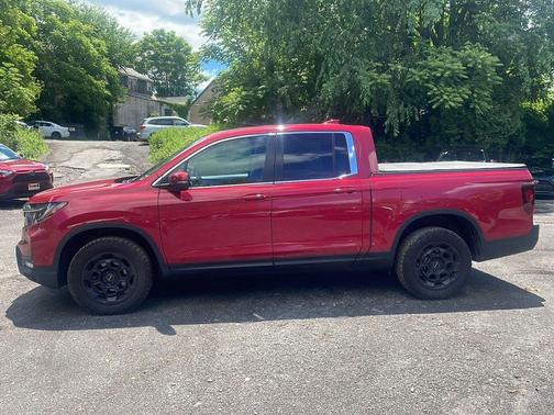 Radiant Red Metallic II 2025 Honda Ridgeline RTL