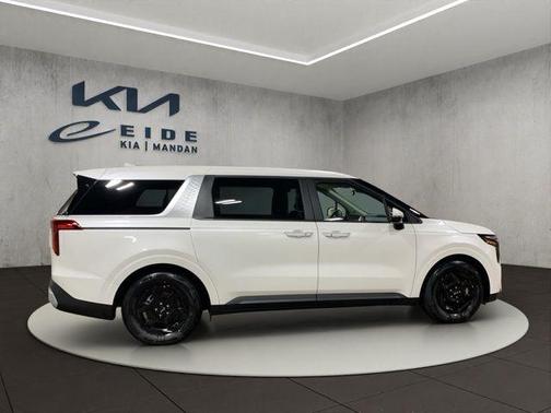 Snow White Pearl 2026 Kia Carnival LXS