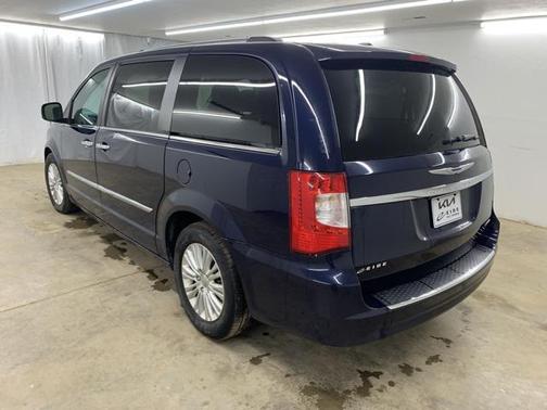 2015 Chrysler Town & Country Limited Platinum