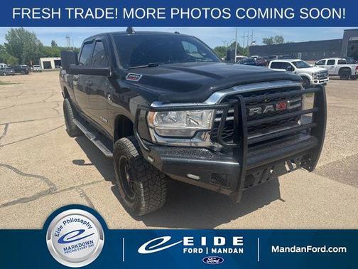 Diamond Black Crystal Pearlcoat 2022 RAM 2500 Tradesman Crew Cab 4x4 6'4' Box