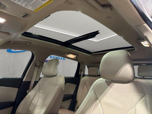 White Platinum Metallic Tri-Coat 2019 Lincoln Nautilus Reserve