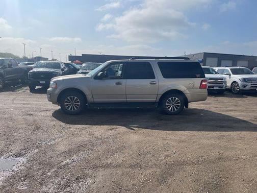 Gold 2017 Ford Expedition EL XLT