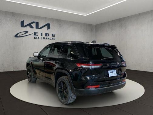 2022 Jeep Grand Cherokee Altitude