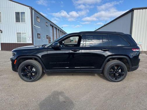 2022 Jeep Grand Cherokee Altitude