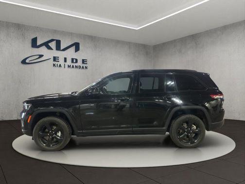 Diamond Black Crystal Pearlcoat 2022 Jeep Grand Cherokee Altitude
