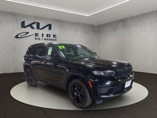 Diamond Black Crystal Pearlcoat 2022 Jeep Grand Cherokee Altitude