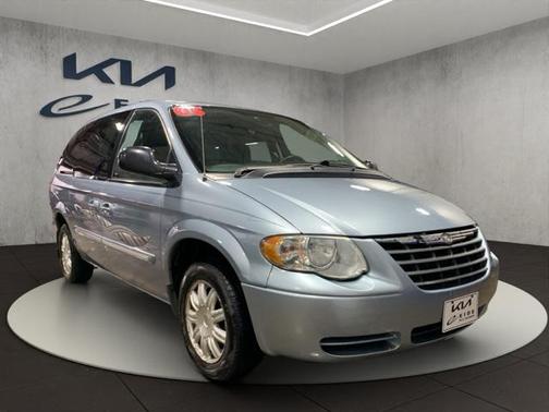 2005 Chrysler Town & Country Touring
