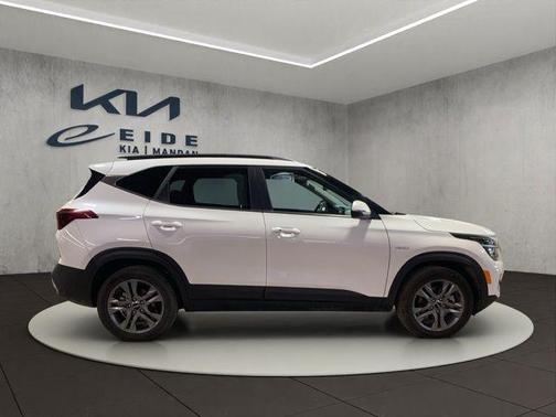 Snow White Pearl 2023 Kia Seltos S