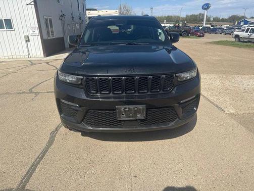 Diamond Black Crystal Pearlcoat 2023 Jeep Grand Cherokee Limited