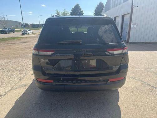 Diamond Black Crystal Pearlcoat 2023 Jeep Grand Cherokee Limited