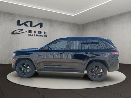 Diamond Black Crystal Pearlcoat 2023 Jeep Grand Cherokee Limited