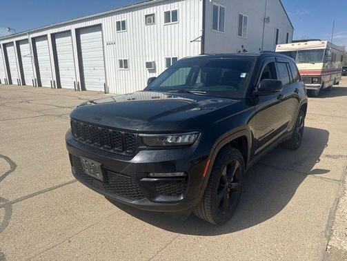 Diamond Black Crystal Pearlcoat 2023 Jeep Grand Cherokee Limited