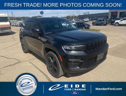 Diamond Black Crystal Pearlcoat 2023 Jeep Grand Cherokee Limited