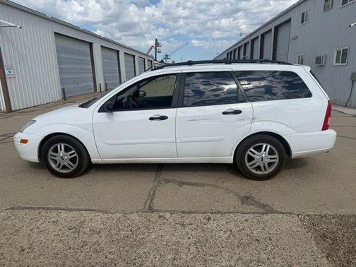 Cloud 9 White Clearcoat 2000 Ford Focus SE