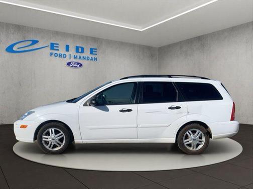 Cloud 9 White Clearcoat 2000 Ford Focus SE
