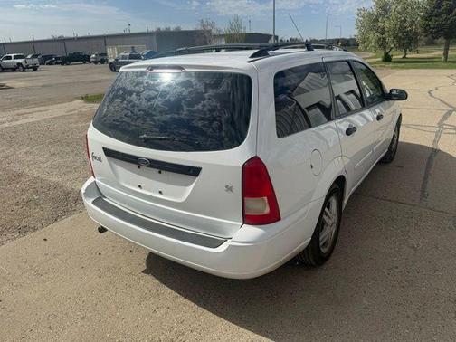 Cloud 9 White Clearcoat 2000 Ford Focus SE