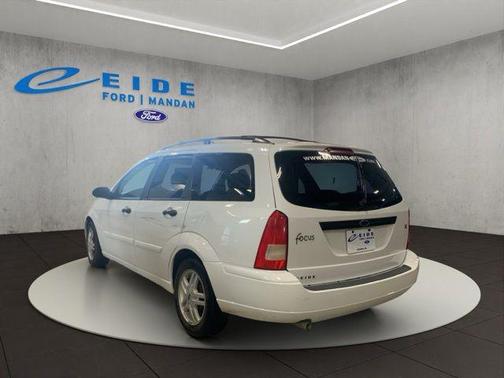 Cloud 9 White Clearcoat 2000 Ford Focus SE