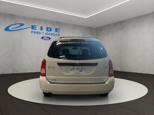 Cloud 9 White Clearcoat 2000 Ford Focus SE