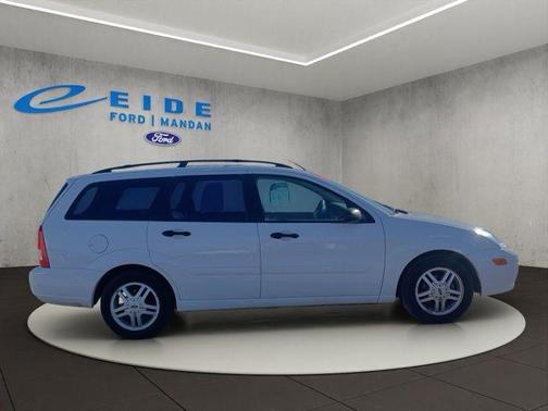 Cloud 9 White Clearcoat 2000 Ford Focus SE