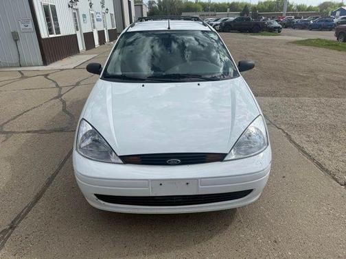 Cloud 9 White Clearcoat 2000 Ford Focus SE