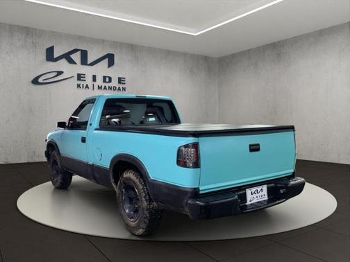 1998 Chevrolet S-10 Base