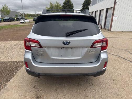 Ice Silver Metallic 2016 Subaru Outback 2.5i Premium