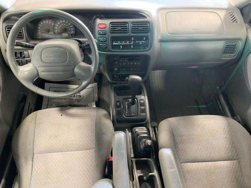 Silver Metallic 2002 Chevrolet Tracker Hard Top Base