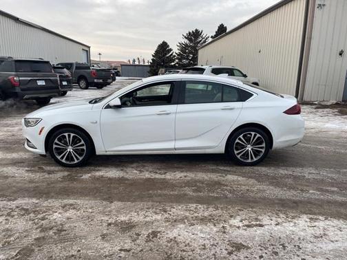 2019 Buick Regal Sportback FWD Essence
