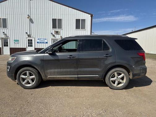 Magnetic Metallic 2017 Ford Explorer XLT