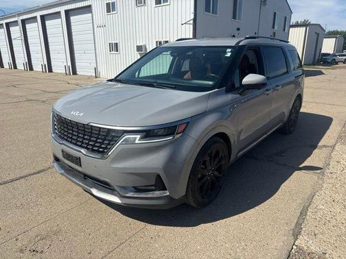 Ceramic Silver 2024 Kia Carnival SX