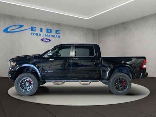 Diamond Black Crystal Pearlcoat 2022 RAM 1500 Big Horn/Lone Star
