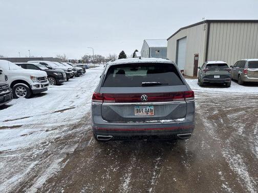 2024 Volkswagen Atlas 2.0T SE w/Technology 4MOTION