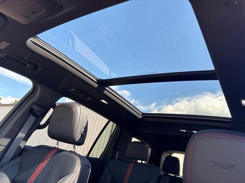 Mosaic Black Metallic 2025 Chevrolet Traverse RS