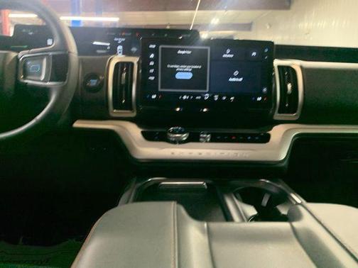 Oxford White 2025 Ford Expedition Active