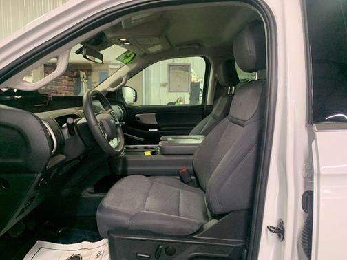 Oxford White 2025 Ford Expedition Active
