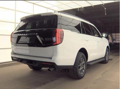 Oxford White 2025 Ford Expedition Active