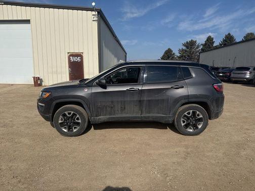 Granite Crystal Metallic Clearcoat 2017 Jeep New Compass Trailhawk
