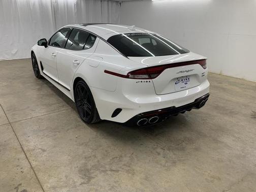 2022 Kia Stinger GT1