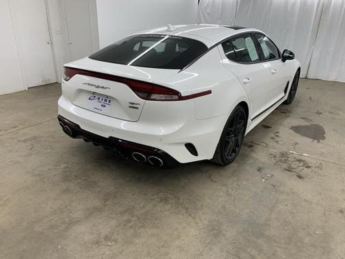 2022 Kia Stinger GT1