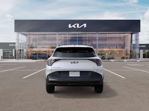 Snow White Pearl 2026 Kia Sportage X-Line
