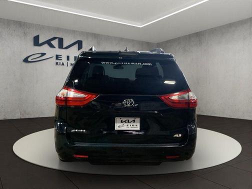 2018 Toyota Sienna XLE