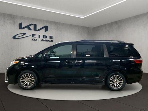 2018 Toyota Sienna XLE