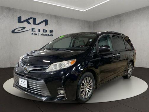 2018 Toyota Sienna XLE