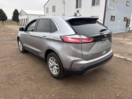 Iconic Silver Metallic 2024 Ford Edge SEL